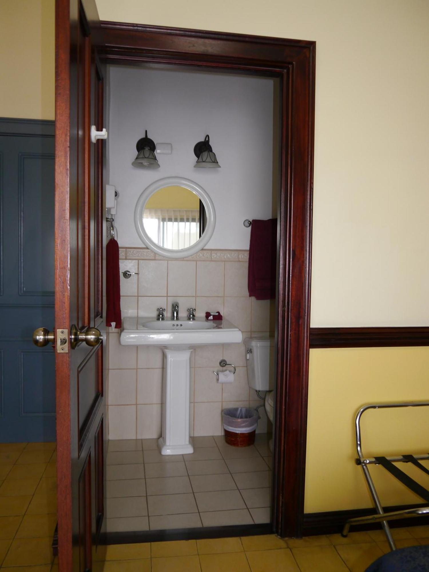 Deluxe Queen Suite